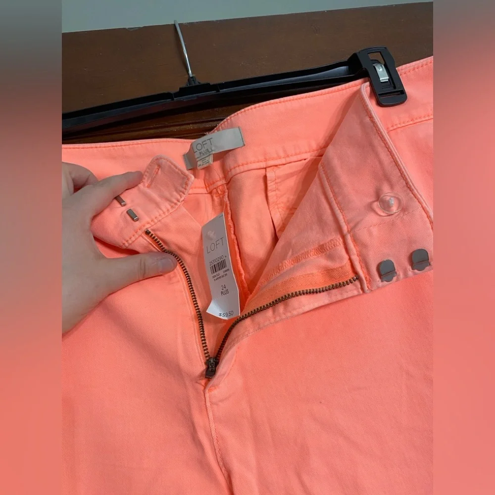 LOFT Plus Coral Capris - Picture 5 of 6